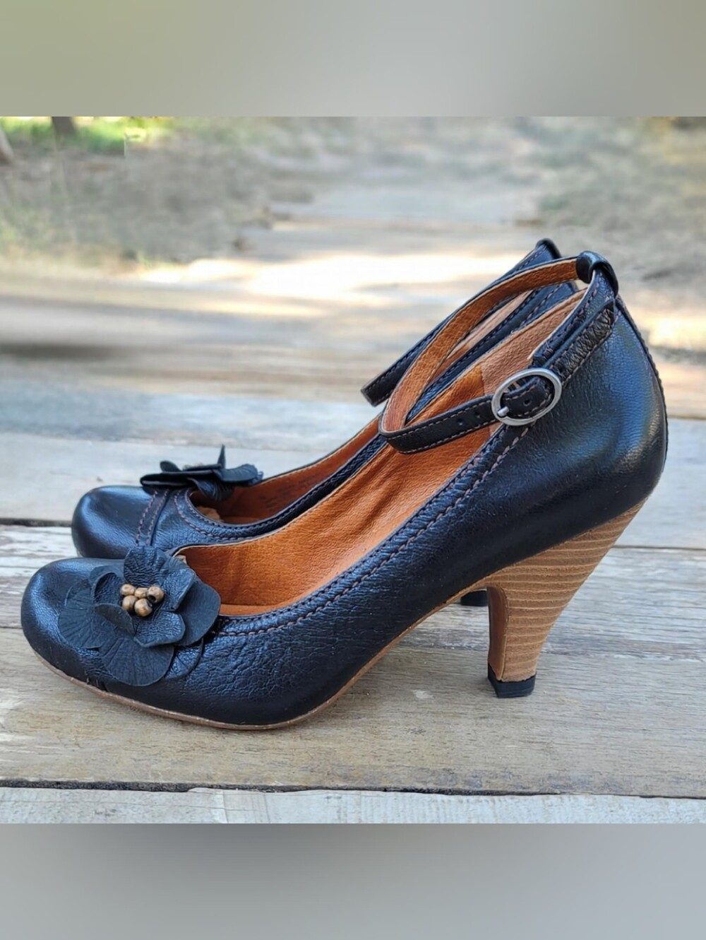 Naya Valeska Black Leather Heels With Flower Accent Sz 7